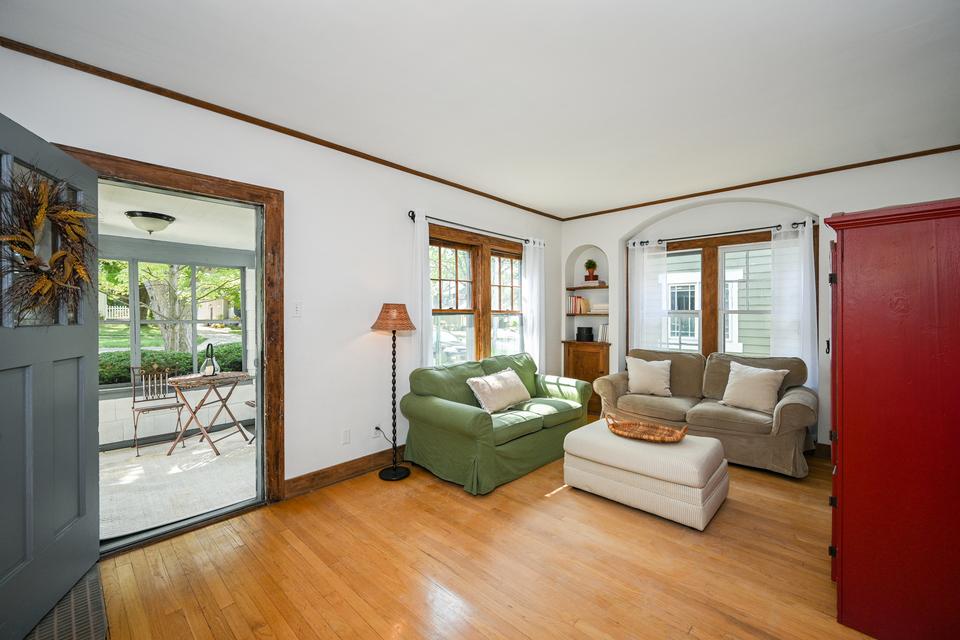  623 E Willow Ave, Wheaton, IL 60187 photo 7