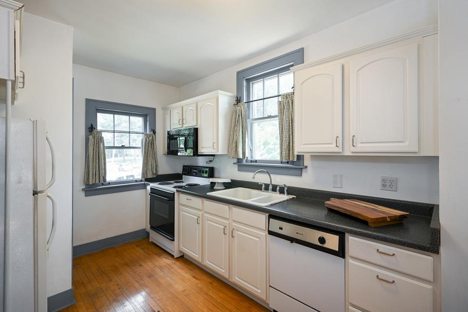  623 E Willow Ave, Wheaton, IL 60187 photo 13