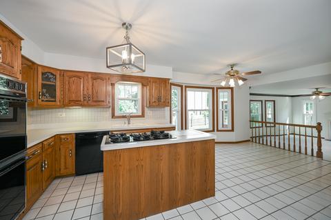 1919 Emily Ct, Wheaton, IL 60187 photo 9