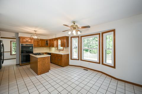 1919 Emily Ct, Wheaton, IL 60187 photo 12