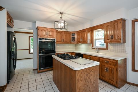 1919 Emily Ct, Wheaton, IL 60187 photo 10