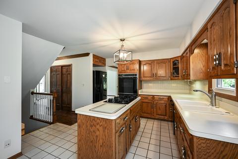 1919 Emily Ct, Wheaton, IL 60187 photo 11