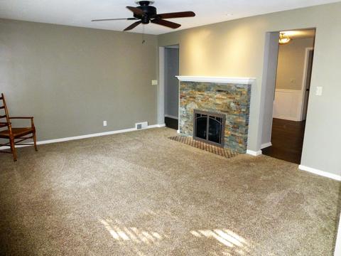15 Sylvan Ln, Bloomington, IL 61701 photo 2