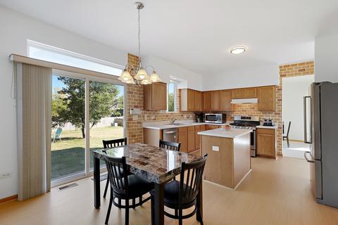 140 Ash Dr, Bolingbrook, IL 60490 photo 5