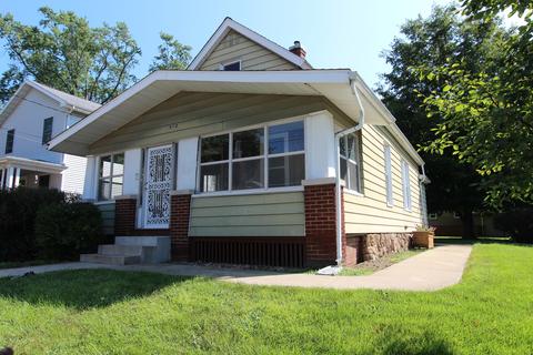 512 S Evans St, Bloomington, IL 61701 photo 2