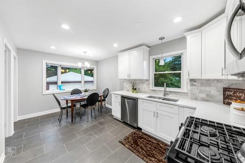 423 S Morgan Ave, Wheaton, IL 60187 photo 3