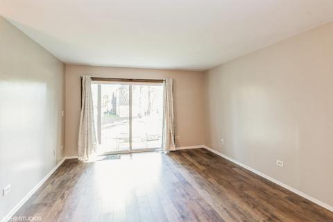 40 Creekside Cir #B, Elgin, IL 60123 photo 3