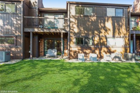 40 Creekside Cir #B, Elgin, IL 60123 photo 11