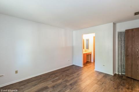 40 Creekside Cir #B, Elgin, IL 60123 photo 9