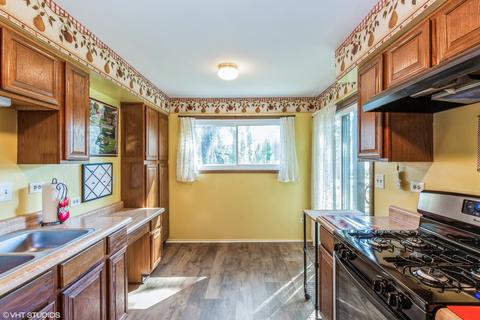 40 Creekside Cir #B, Elgin, IL 60123 photo 6