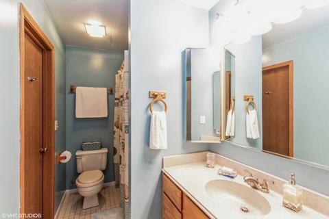 40 Creekside Cir #B, Elgin, IL 60123 photo 7