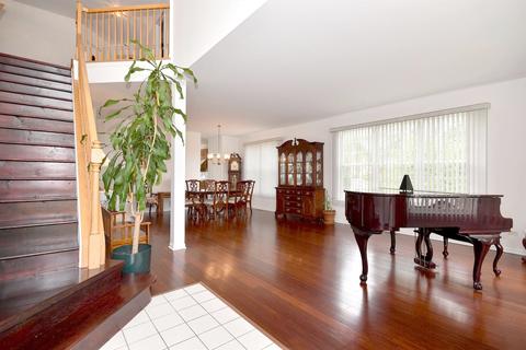 702 Meadow Dr, Des Plaines, IL 60016 photo 4