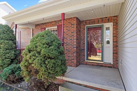 401 Wildberry Dr, Normal, IL 61761 photo 2