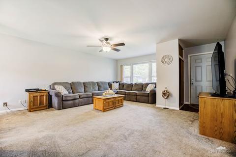 81 Circle Dr, Montgomery, IL 60538 photo 3