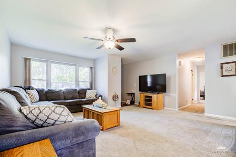 81 Circle Dr, Montgomery, IL 60538 photo 4