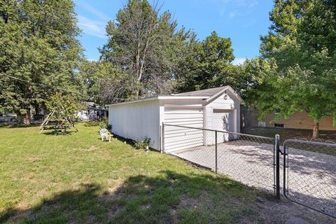 102 E Walnut St, Tolono, IL 61880 photo 6