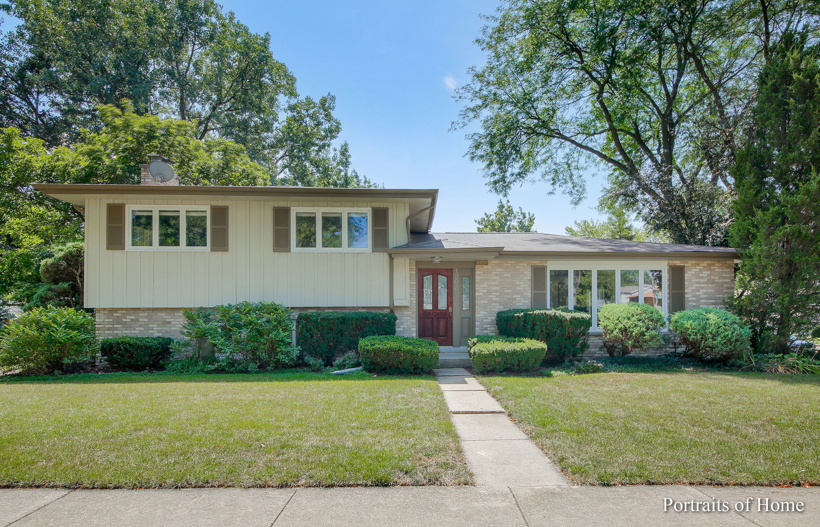1202 E Hawthorne Blvd, Wheaton, IL 60187 photo 1