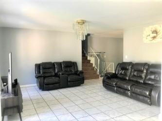 9 Highbury Dr, Elgin, IL 60120 photo 2