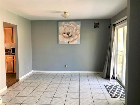 9 Highbury Dr, Elgin, IL 60120 photo 3