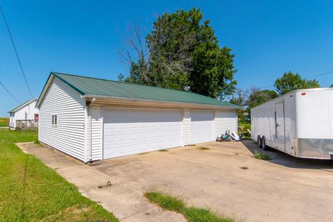 215 Spencer St, Dwight, IL 60420 photo 2