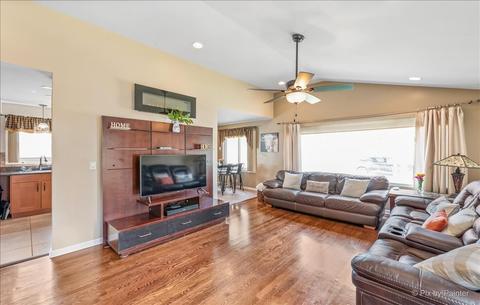 1049 Victoria Ave, Berkeley, IL 60163 photo 5