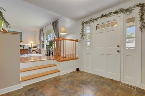 910 W Firestone Dr, Hoffman Estates, IL 60192 photo 4