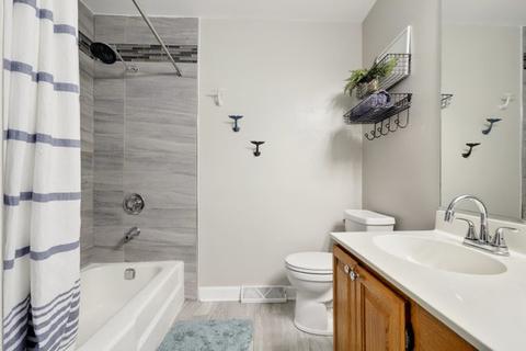 910 W Firestone Dr, Hoffman Estates, IL 60192 photo 25