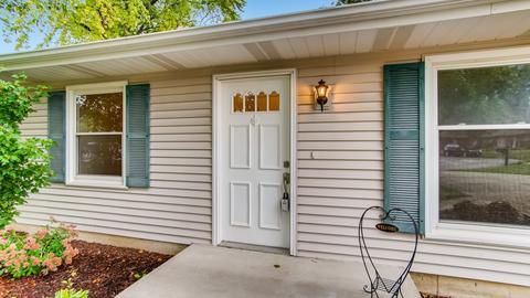 1255 Golfview St, Aurora, IL 60506 photo 2