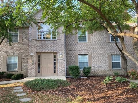 1944 Matthew Ct #B, Elgin, IL 60123 photo 1