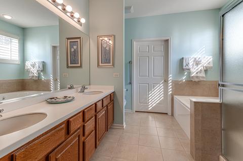 1900 Eton Dr, Hoffman Estates, IL 60192 photo 19