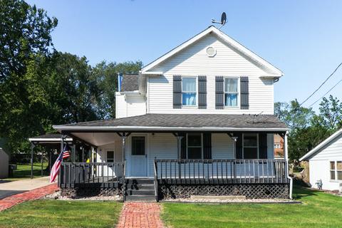 207 Pine St, Delavan, IL 61734 photo 1