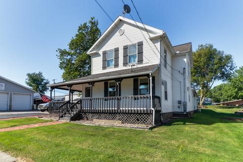 207 Pine St, Delavan, IL 61734 photo 2