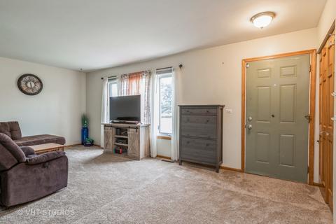 820 Royal Dr, Mchenry, IL 60050 photo 4