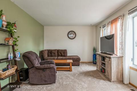 820 Royal Dr, Mchenry, IL 60050 photo 3