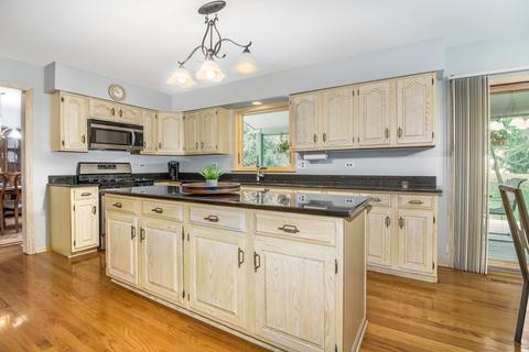 2445 Harbor Ct, Aurora, IL 60504 photo 2