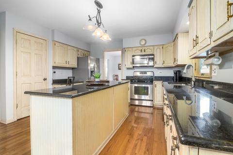 2445 Harbor Ct, Aurora, IL 60504 photo 3