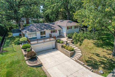841 Edgewater Dr, Naperville, IL 60540 photo 1