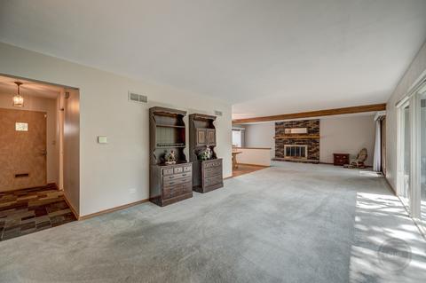 841 Edgewater Dr, Naperville, IL 60540 photo 2