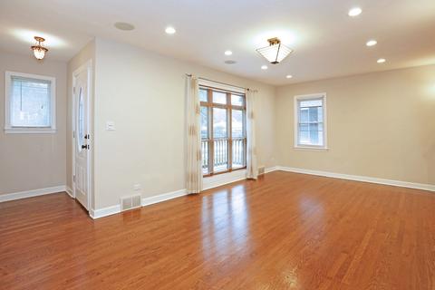 210 N Main St, Mount Prospect, IL 60056 photo 4