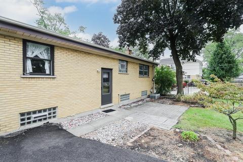 449 Vassar Ln, Des Plaines, IL 60016 photo 23