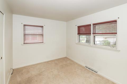 449 Vassar Ln, Des Plaines, IL 60016 photo 11
