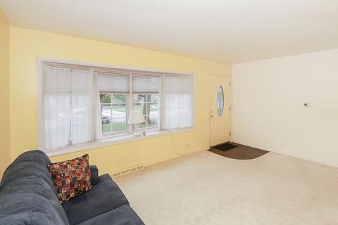 449 Vassar Ln, Des Plaines, IL 60016 photo 3