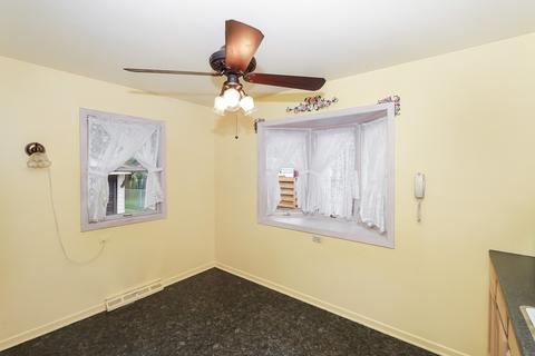 449 Vassar Ln, Des Plaines, IL 60016 photo 10