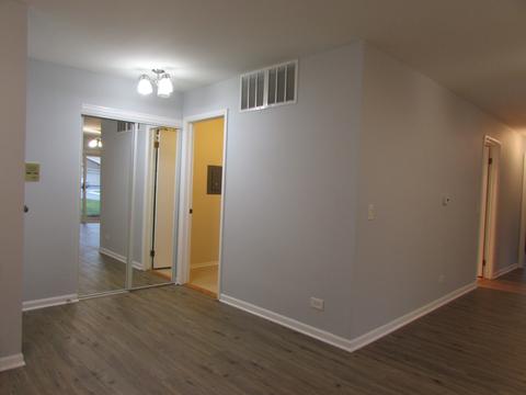 686 Scanlon Dr #A1, Wheeling, IL 60090 photo 11
