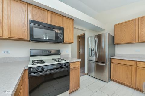 945 Symphony Dr, Aurora, IL 60504 photo 13