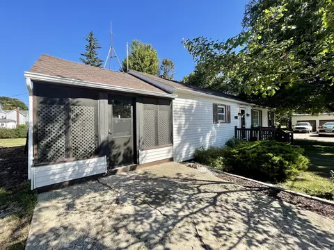 209 W Maple Ave, Manlius, IL 61338 photo 2
