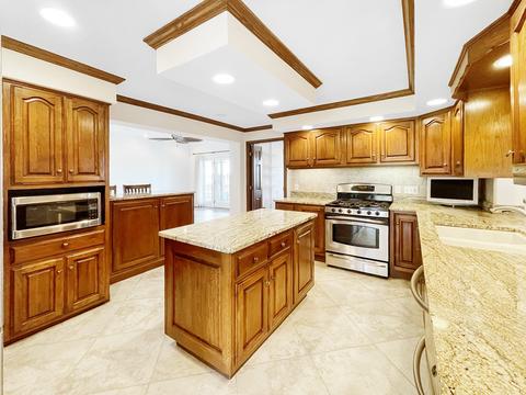 652 W Florence Rd, Freeport, IL 61032 photo 18