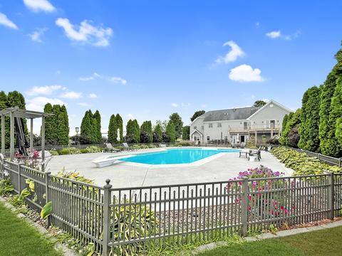 652 W Florence Rd, Freeport, IL 61032 photo 2