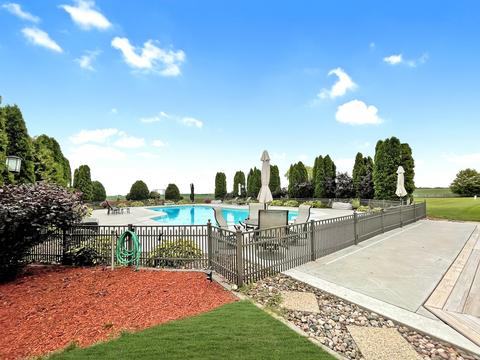 652 W Florence Rd, Freeport, IL 61032 photo 5