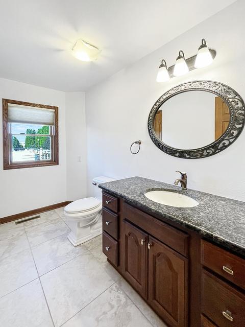 652 W Florence Rd, Freeport, IL 61032 photo 17